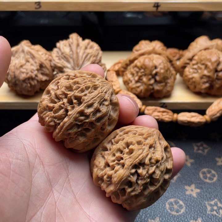核桃野牛文玩核桃