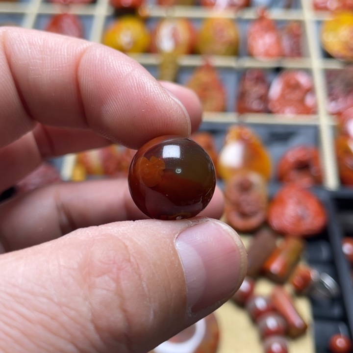 玛瑙/玉髓战国红圆珠未镶嵌天**你