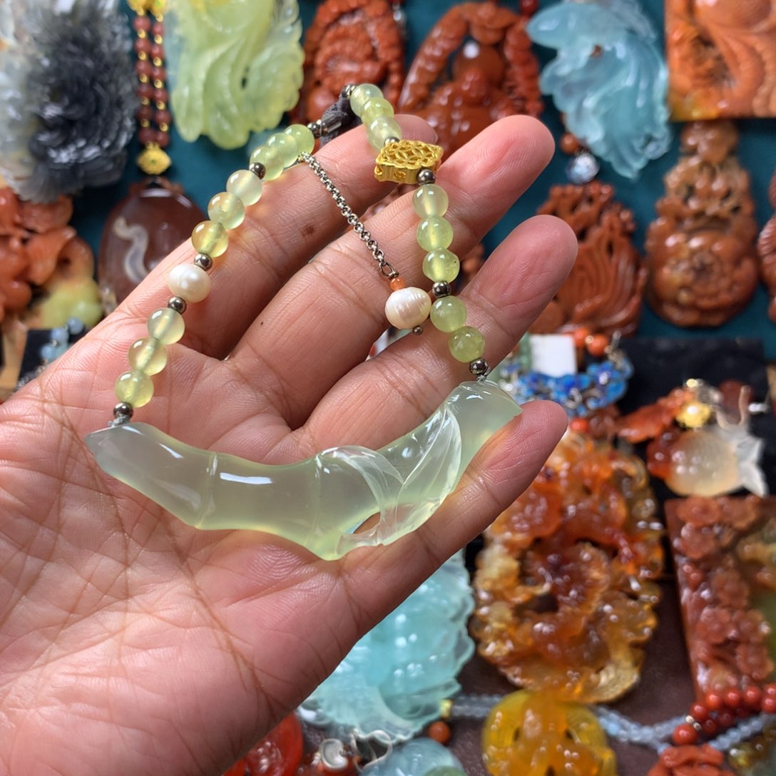 蛇纹石玉挂坠未镶嵌