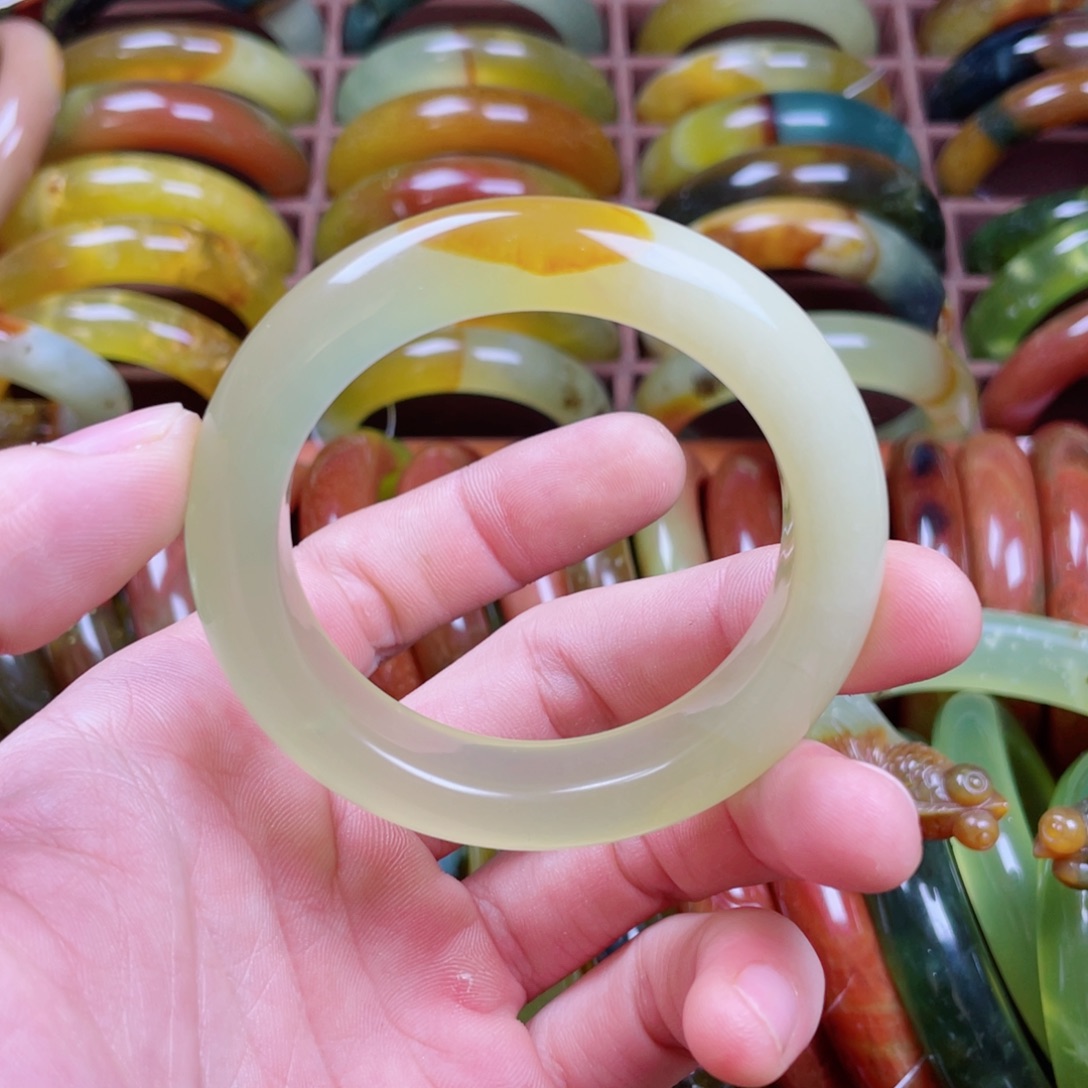 蛇纹石玉未镶嵌手镯