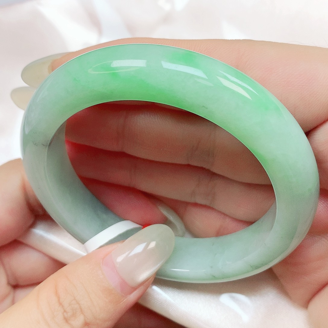 翡翠手镯未镶嵌抖音288