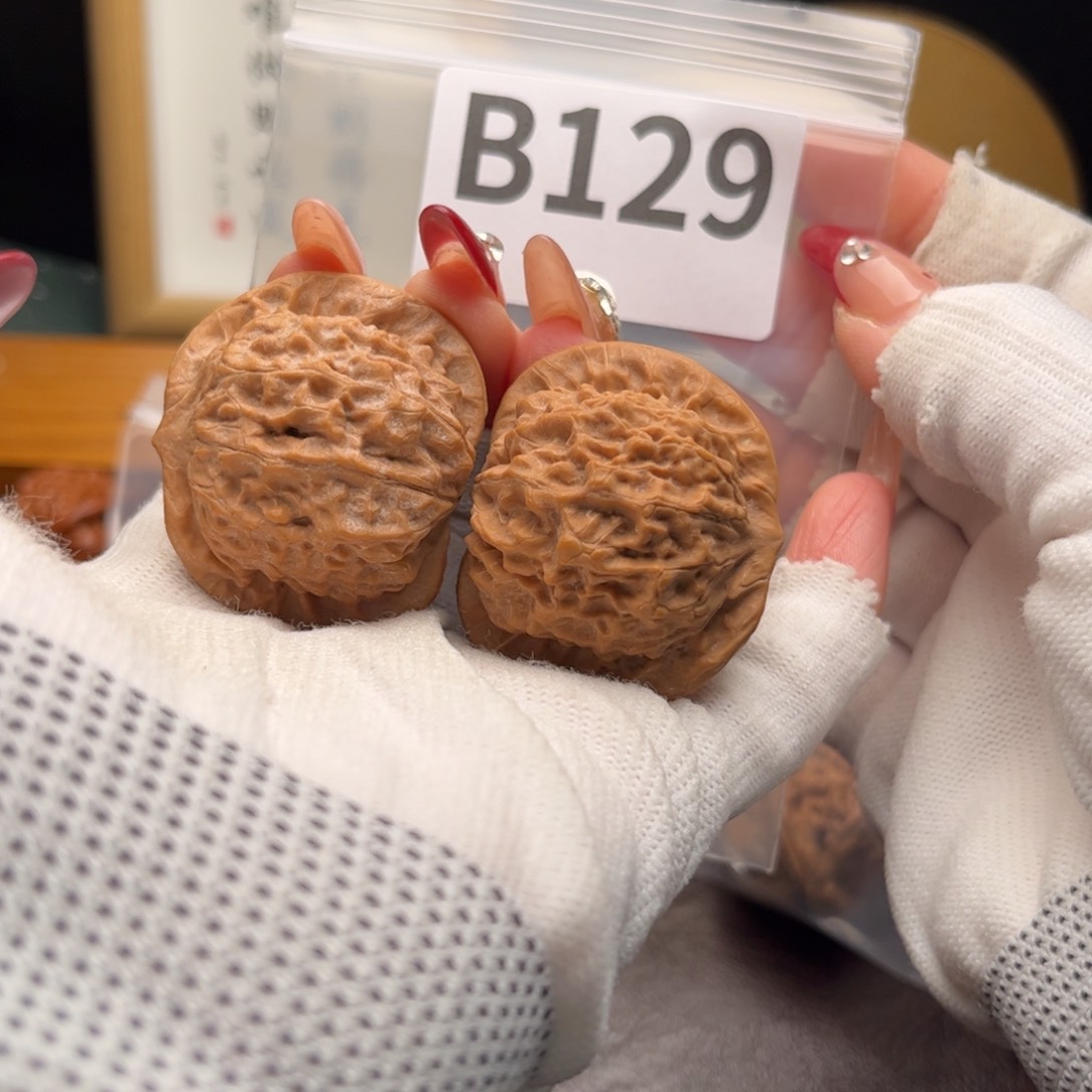 文玩核桃把件42瓷娃娃b 129