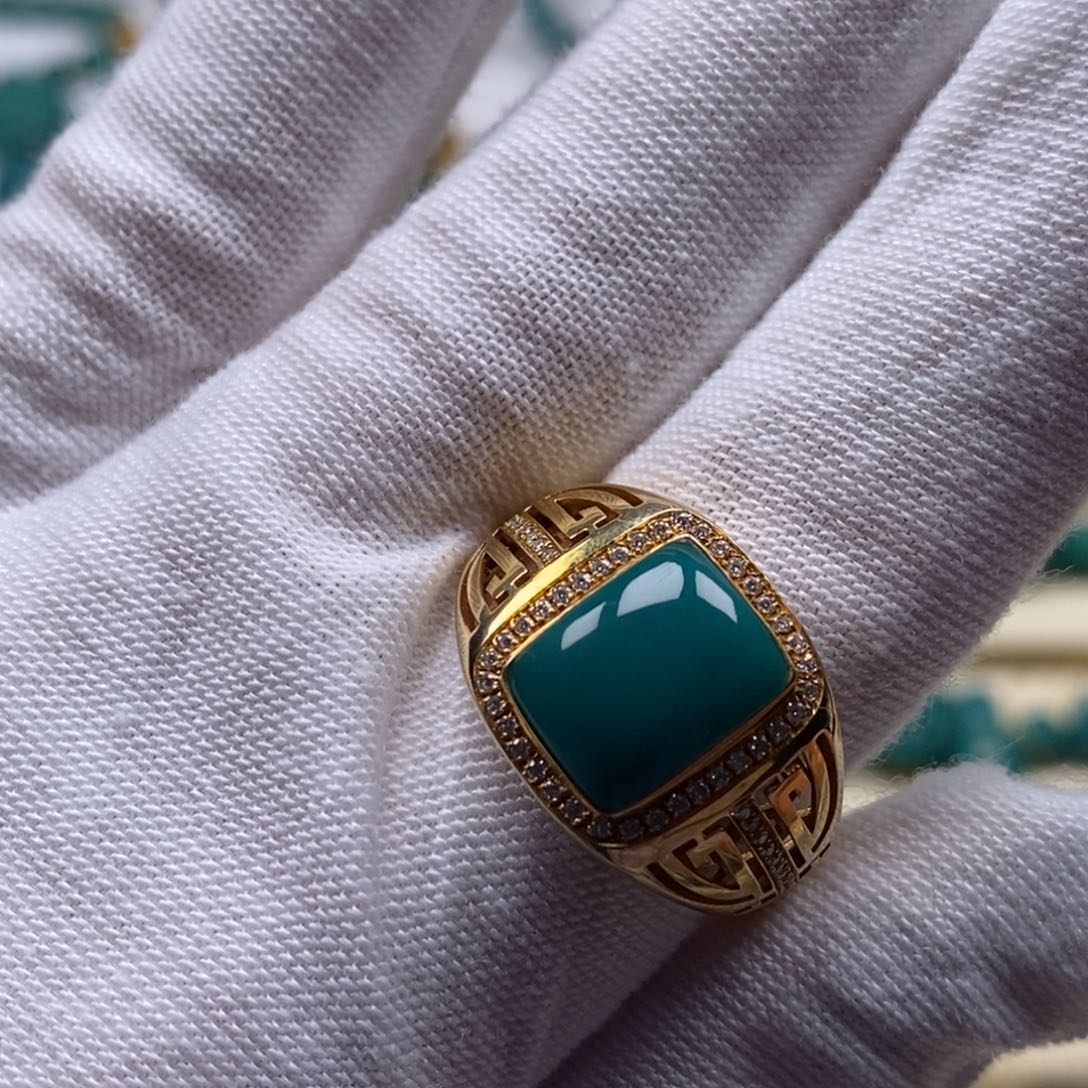 绿松石18K金镶嵌珠宝奇石戒指