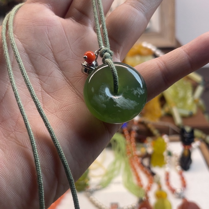 蛇纹石玉吊坠未镶嵌