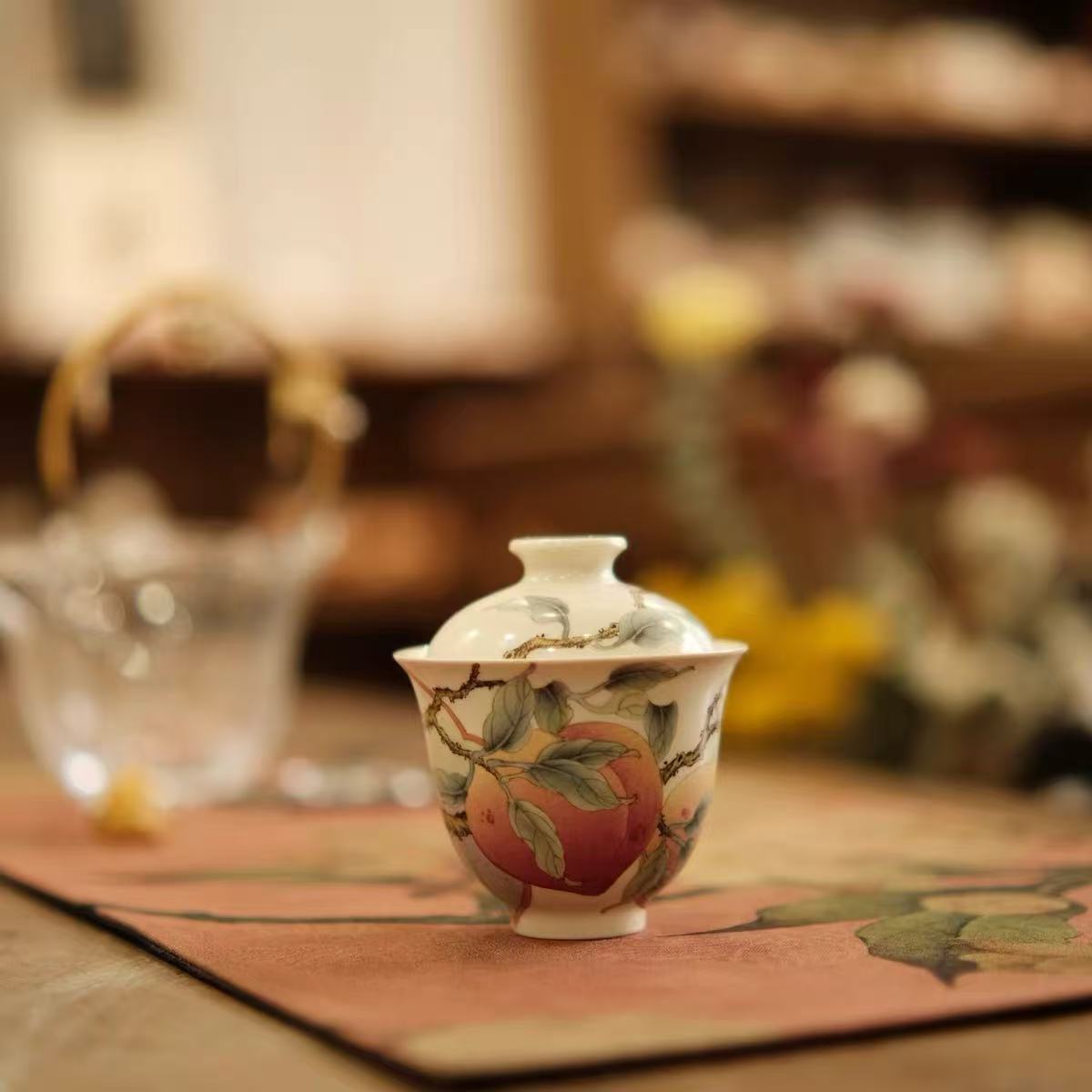 《梦乔茶器》雅圣景德镇手工手绘迷你桃桃开窗盖碗釉上彩高端窑口