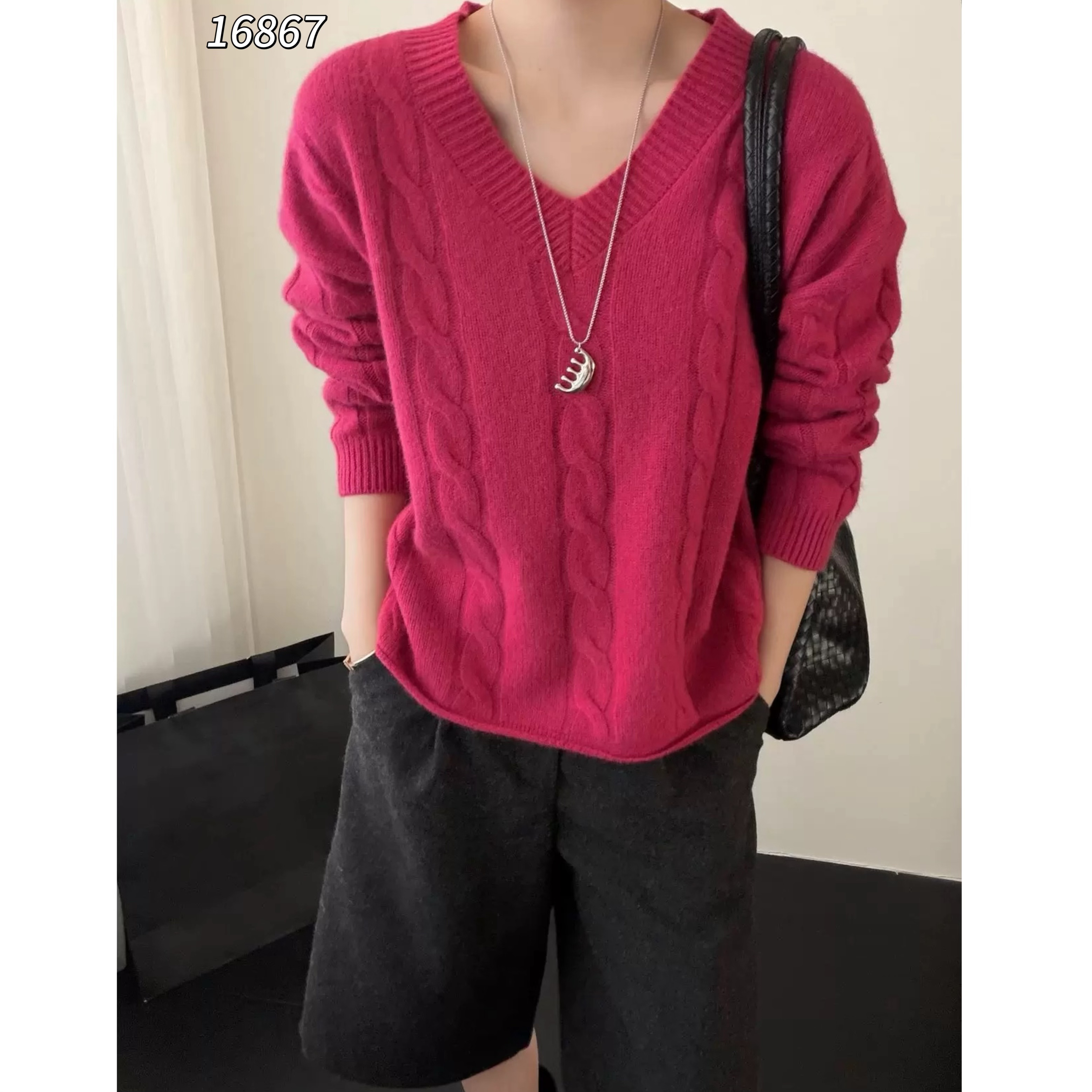 16867（部分无水洗唛，介意慎拍）WANGDAN新款V领麻花条针织衫