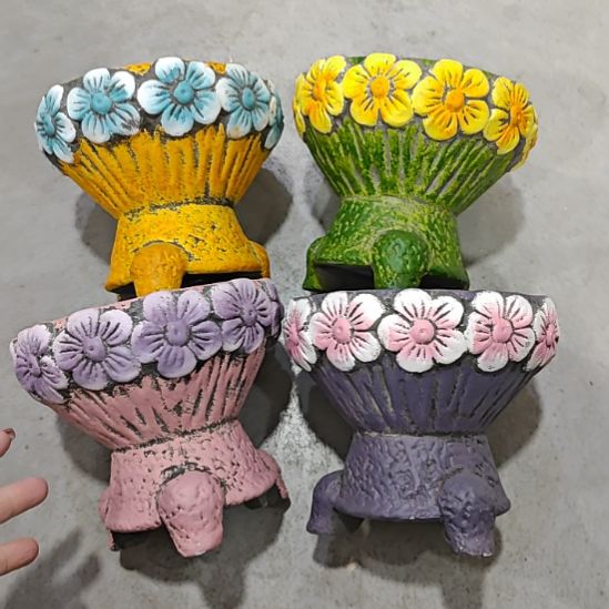 当场拍满15元发货不凑不发，花盆盆口不方不圆有针孔黑点是正常的，