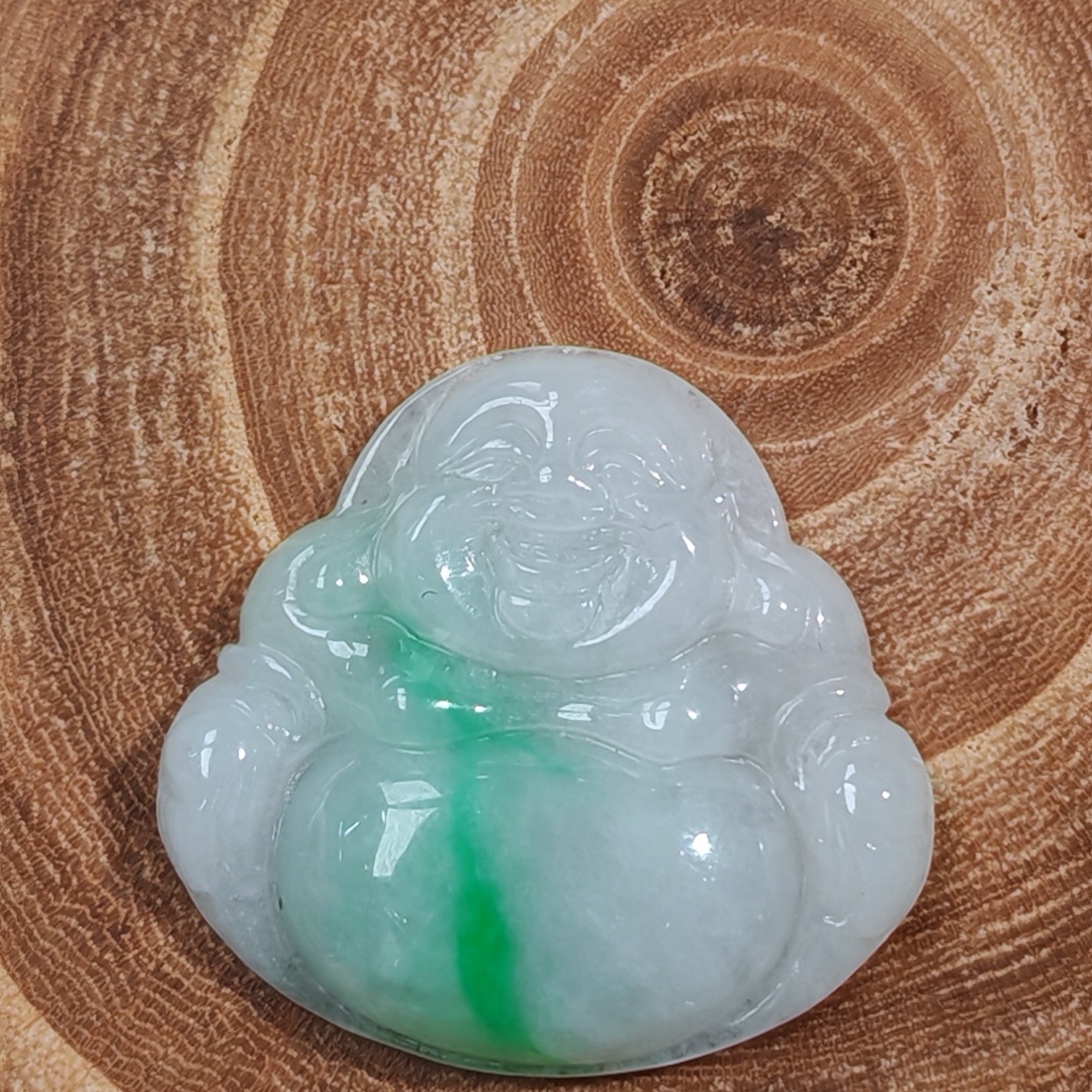 翡翠飘绿佛公吊坠，高23.6mm，宽25.2mm