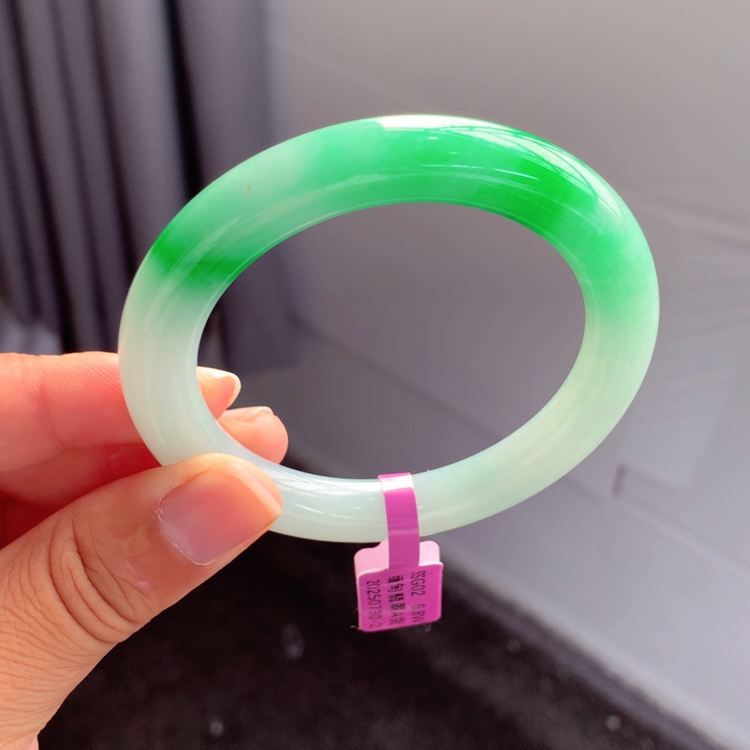 翡翠手镯未镶嵌缅甸翡翠