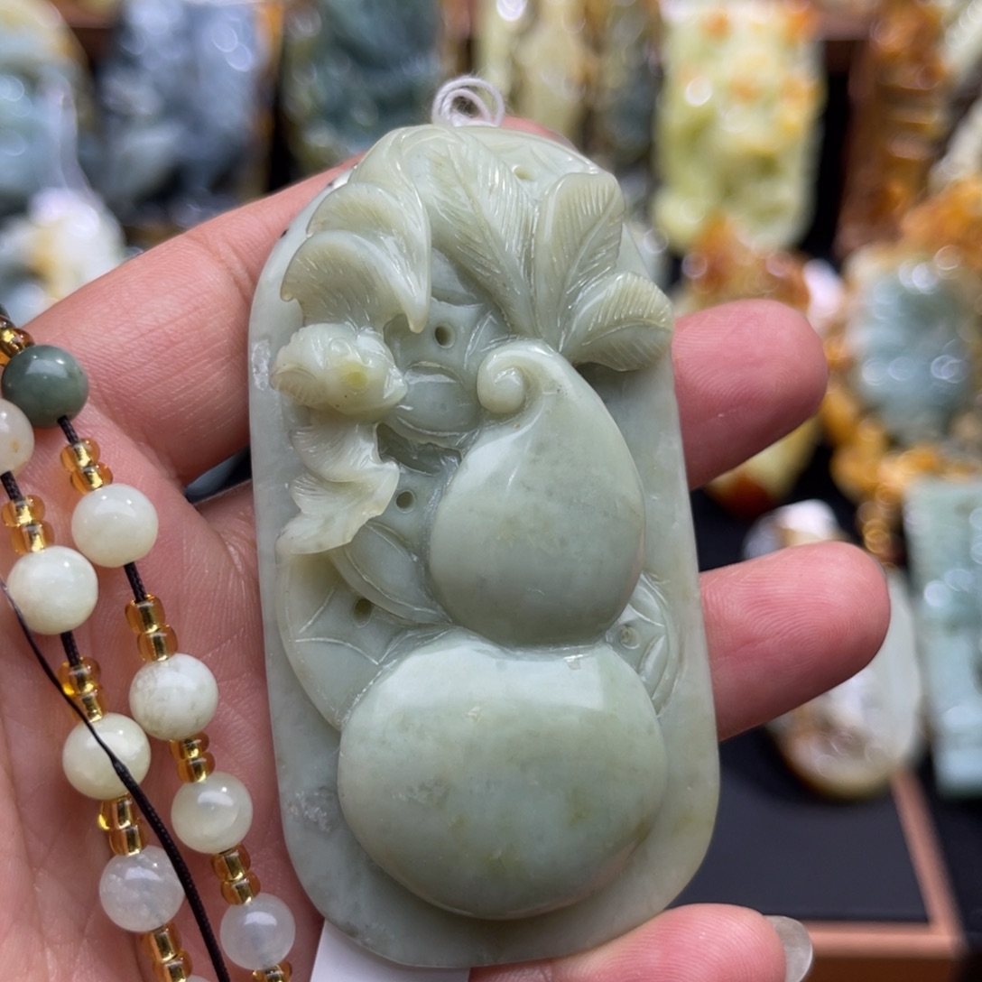 蛇纹石玉未镶嵌颈饰
