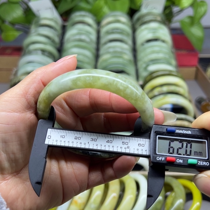 蛇纹石玉未镶嵌手镯89