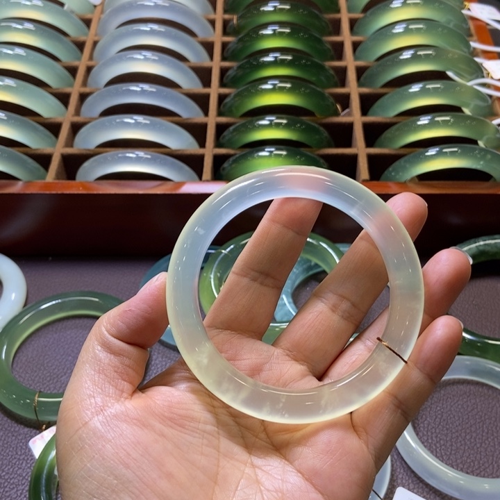 蛇纹石玉未镶嵌手镯59