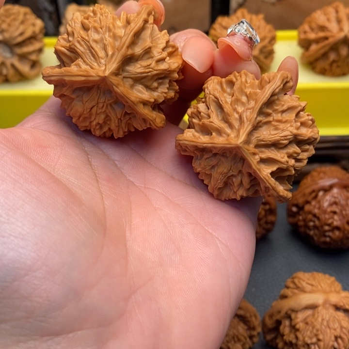 ￴***￴文玩核桃把件014盘山正奔40