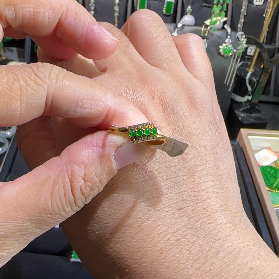 翡翠18K金镶嵌颈饰戒指