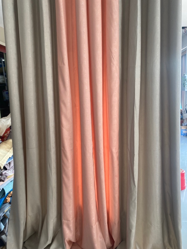 4.4米宽成品窗帘，2.2米宽× 2.7米 高2片，适用2.8以 下杆，遮光85%