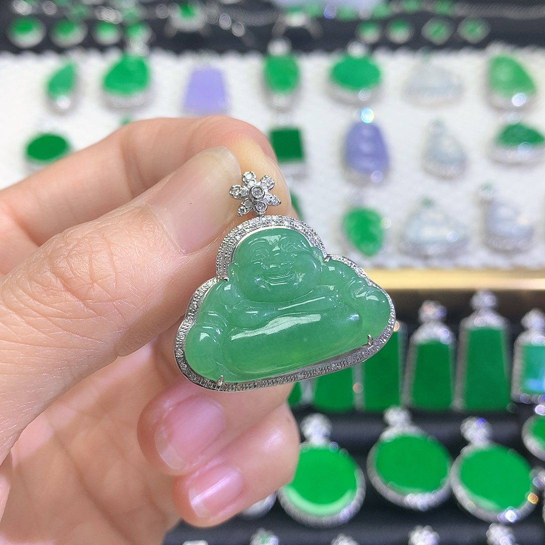 颈饰18K金镶嵌翡翠吊坠