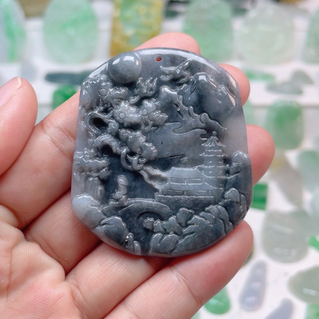 翡翠颈饰未镶嵌山水