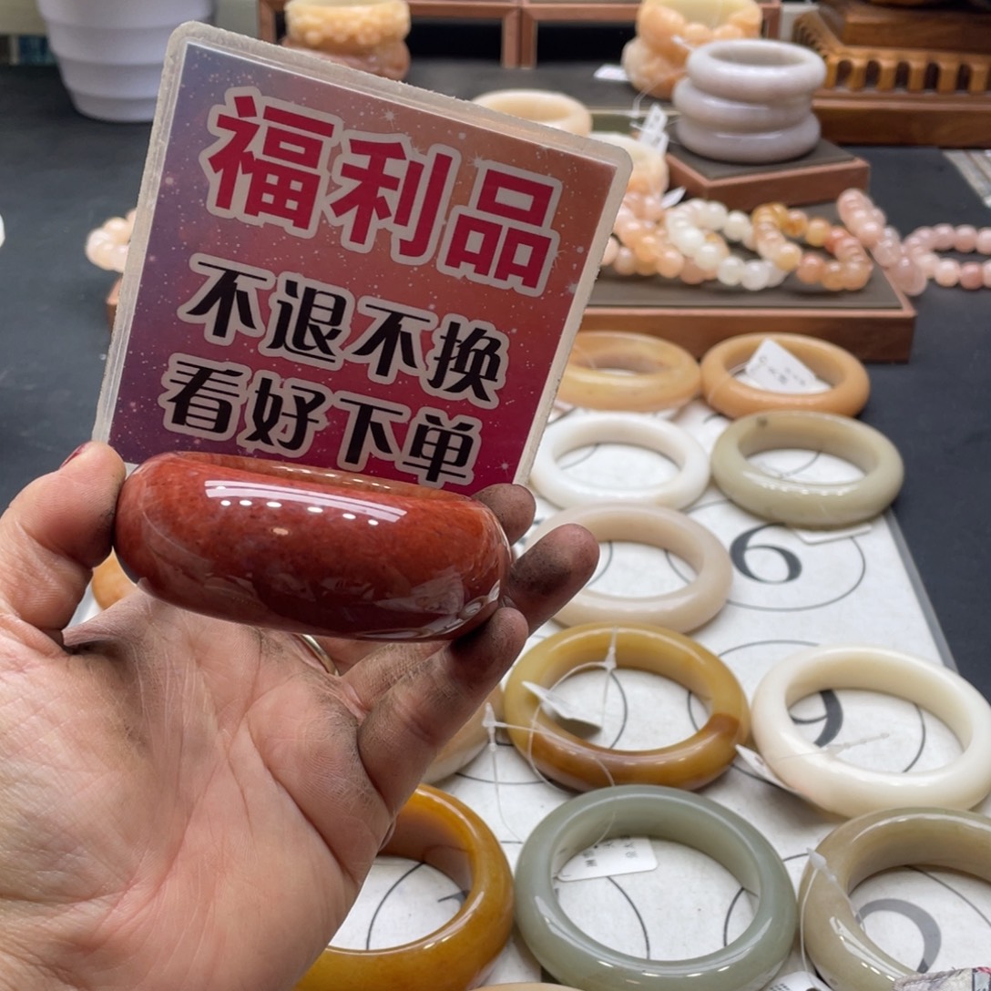 沈***勇石英岩玉未镶嵌手镯