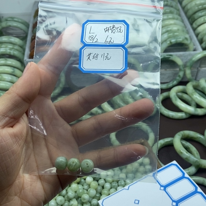 蛇纹石玉手镯未镶嵌L