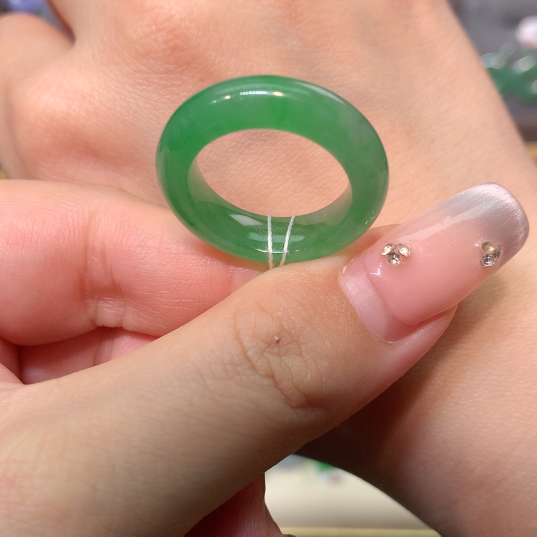 翡翠未镶嵌戒指翡翠