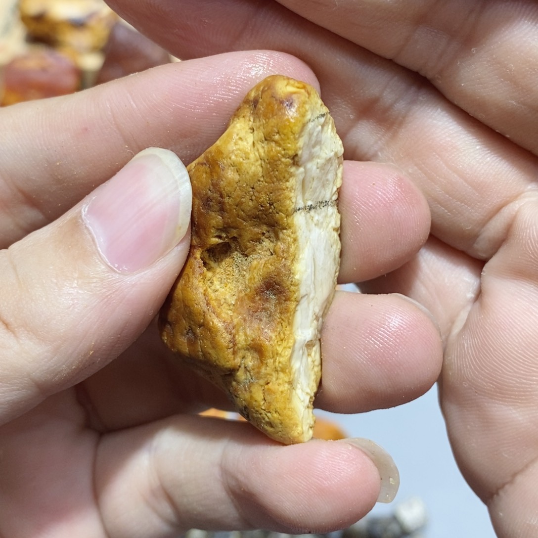 佛***间定制琥珀蜜蜡原石定制