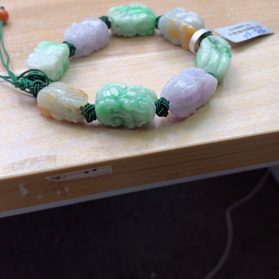 翡翠颈饰未镶嵌吊坠