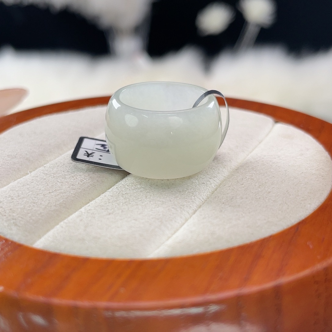 和田玉未镶嵌戒指l11。冰透墩墩。16.5。不退换