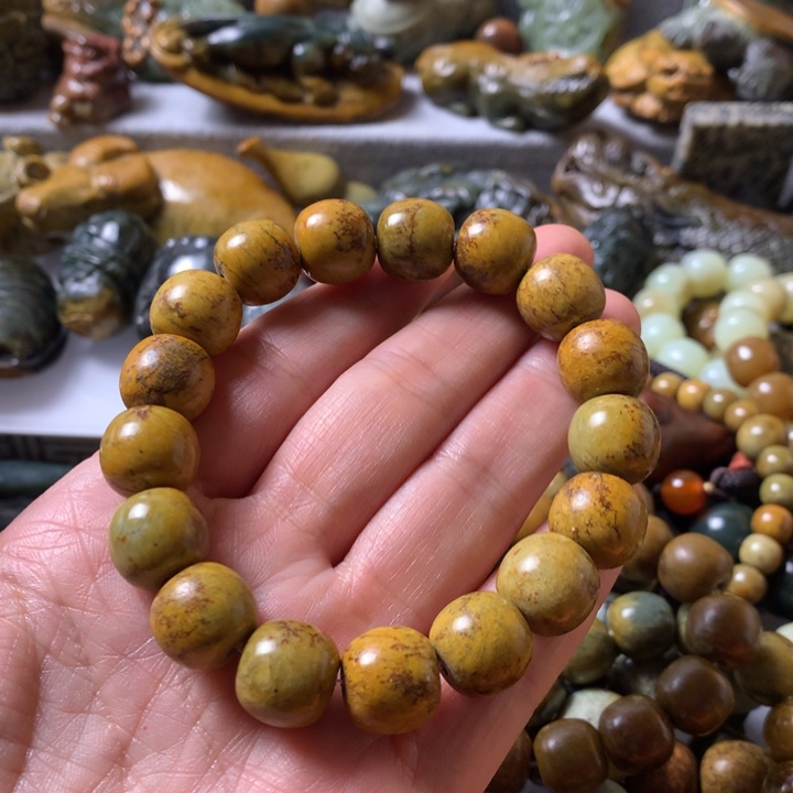 未镶嵌岫岩河磨玉（透闪石质玉）把件戒*