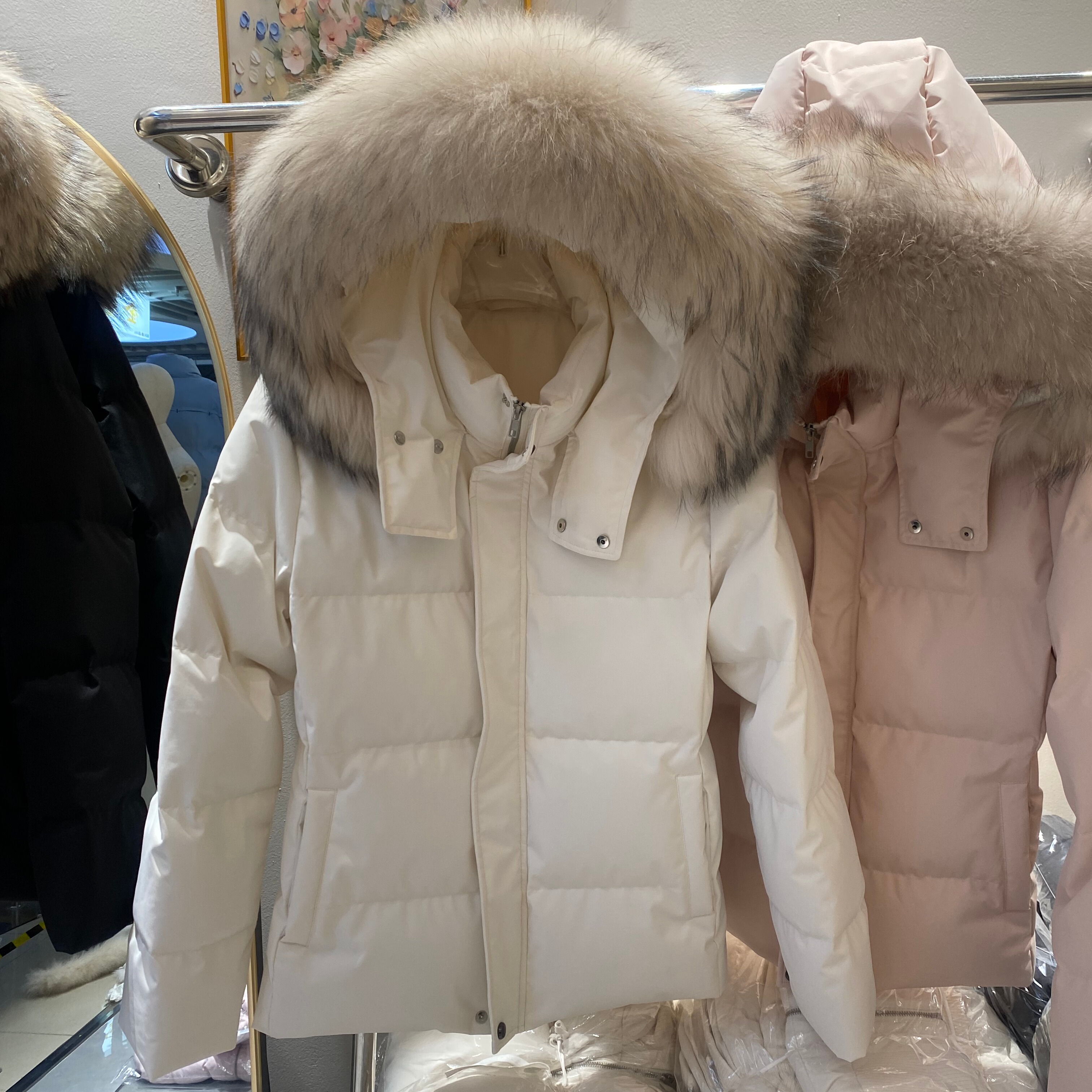 2025年新款冬季爆款羽绒服女短款大毛领收腰显瘦连帽冬季韩版外套