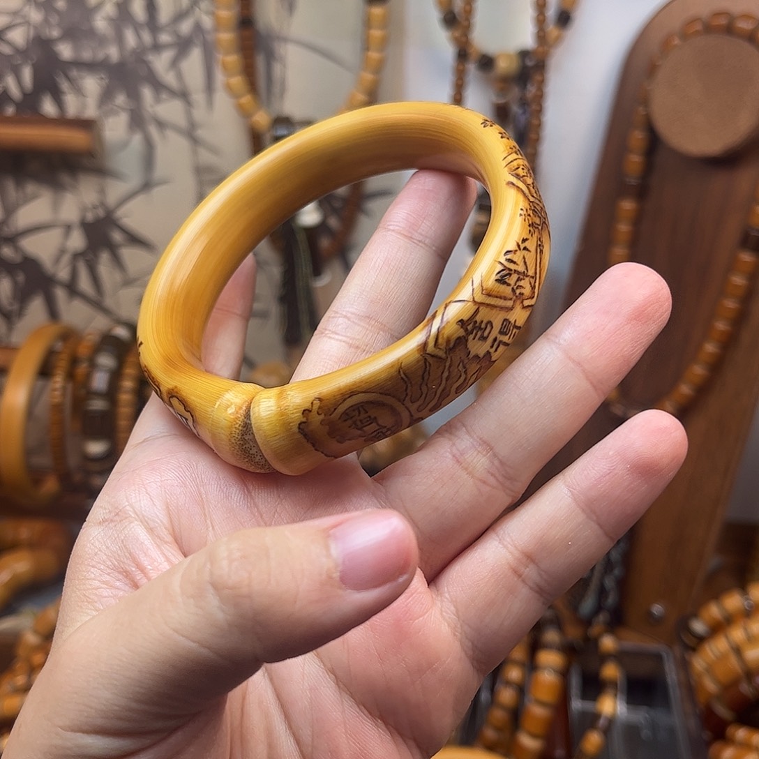 早***生拂云梢手作。 手镯