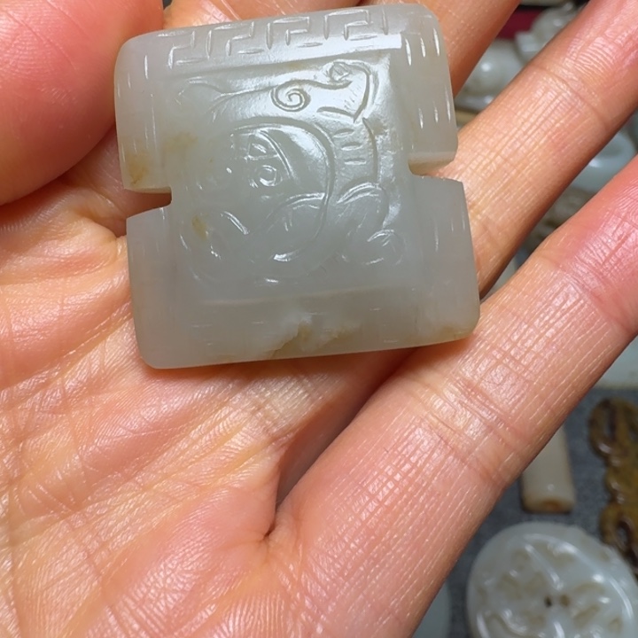 和田玉（糖玉）未镶嵌把件