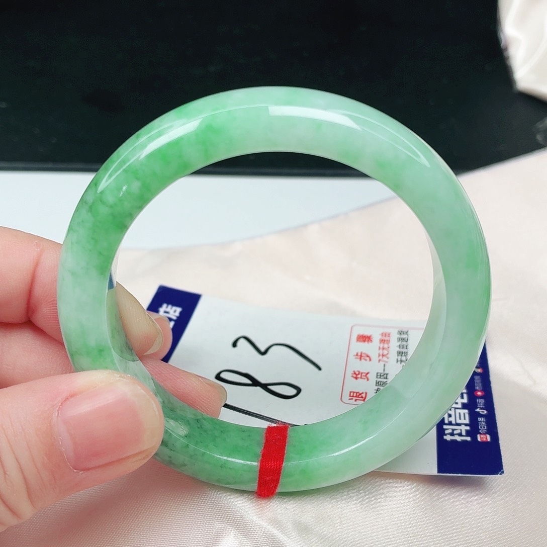 翡翠手镯未镶嵌翡翠