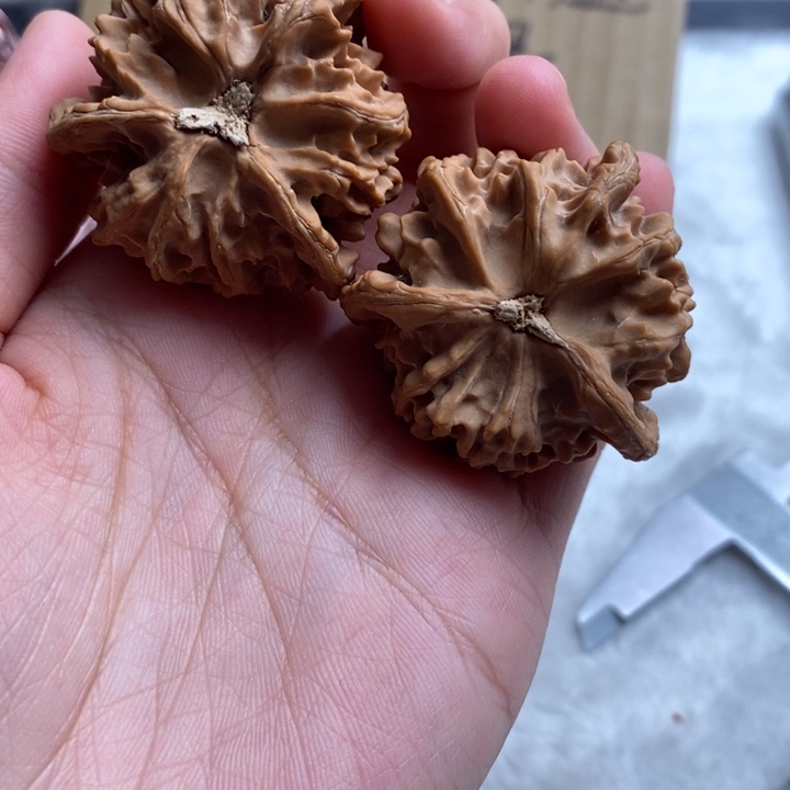 文玩核桃吊坠盘**行三棱 