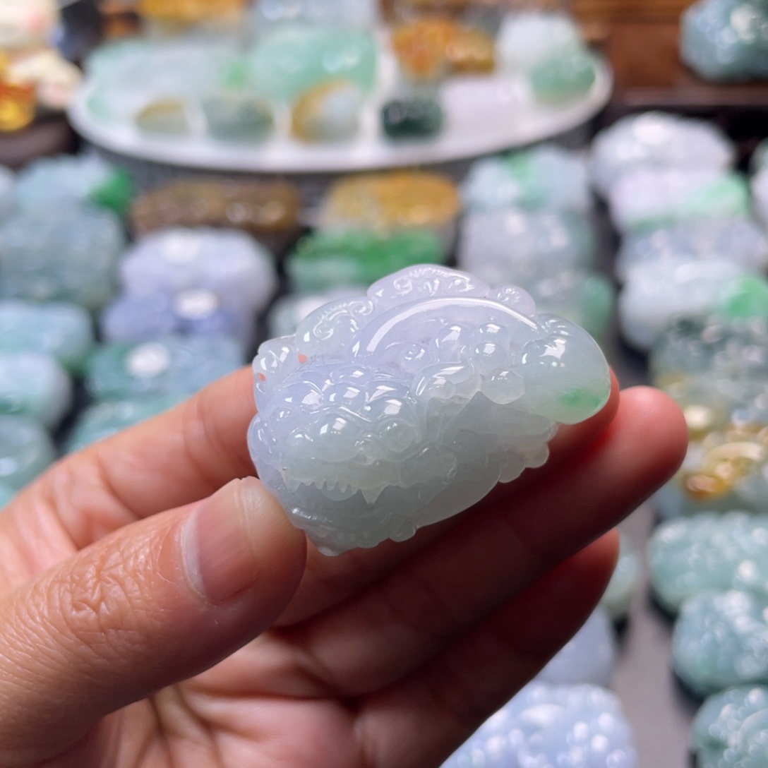 翡翠未镶嵌颈饰貔貅