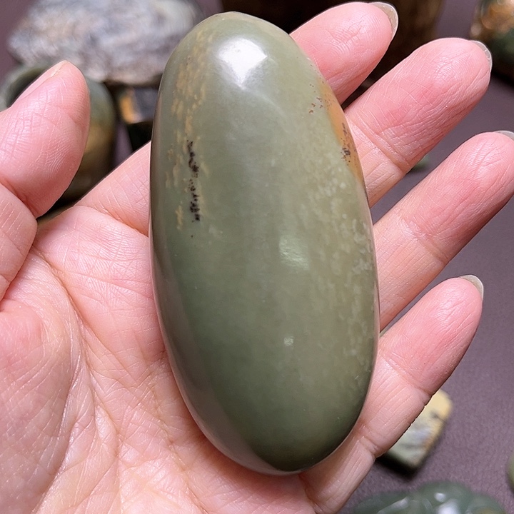 岫岩河磨玉（透闪石质玉）手绳未镶嵌用**验