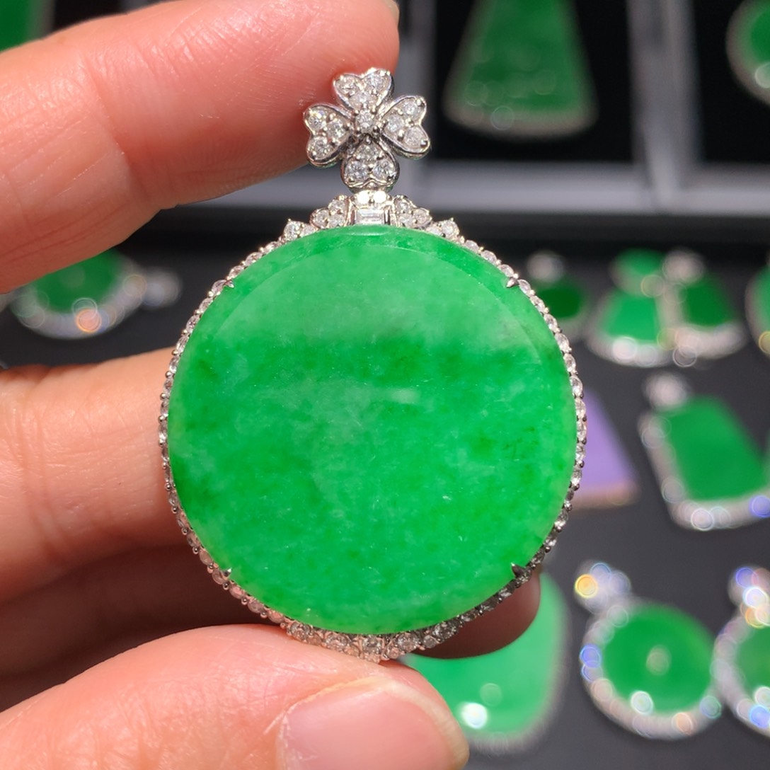 翡翠颈饰18K金镶嵌翡翠