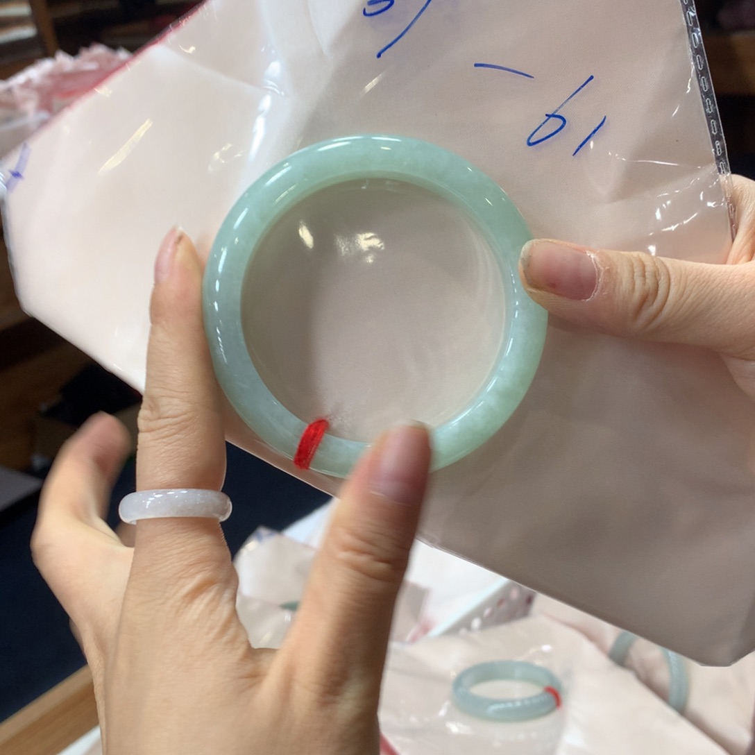 卉****翡翠未镶嵌手镯买断