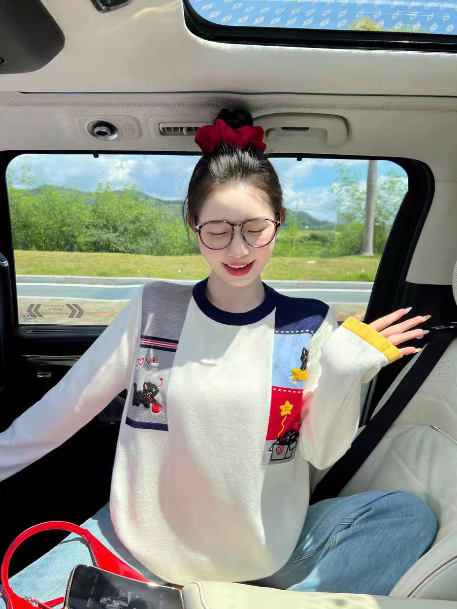 小众设计感撞色拼接长袖T恤女2025秋季新款时尚简约圆领套头上衣