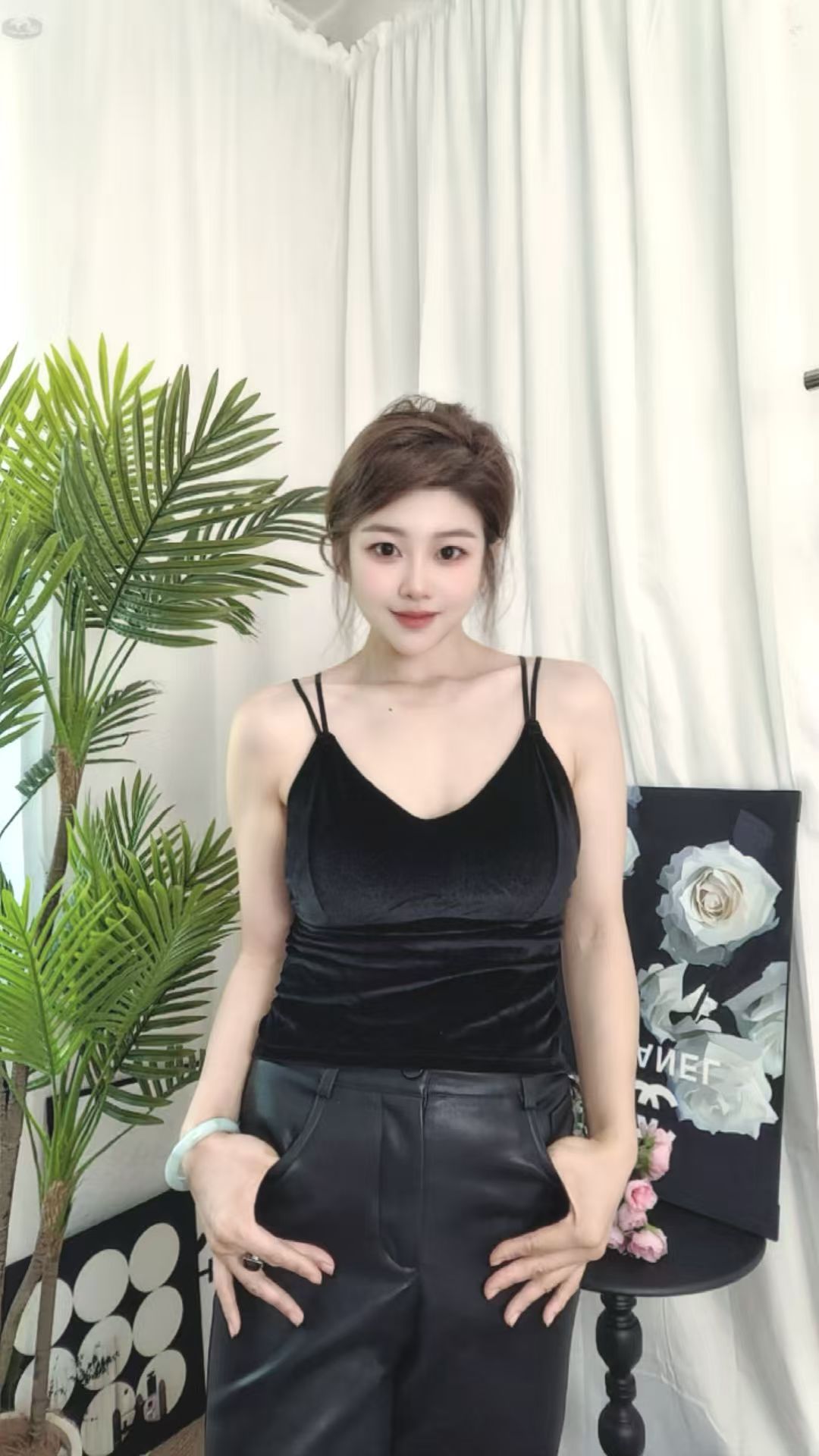《玖玖服饰》丝绒四季款美背轻奢显瘦女通勤时尚百搭——9002