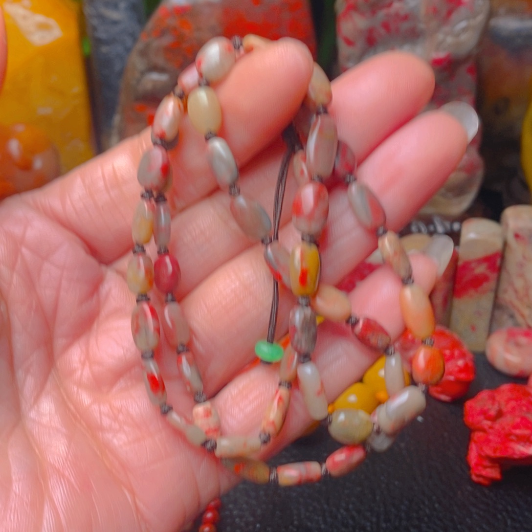 昌化鸡血石项链鸡血石