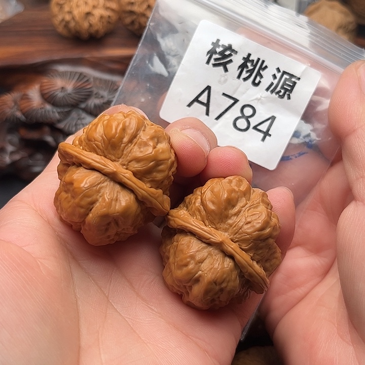 向****文玩核桃吊坠蛤蟆