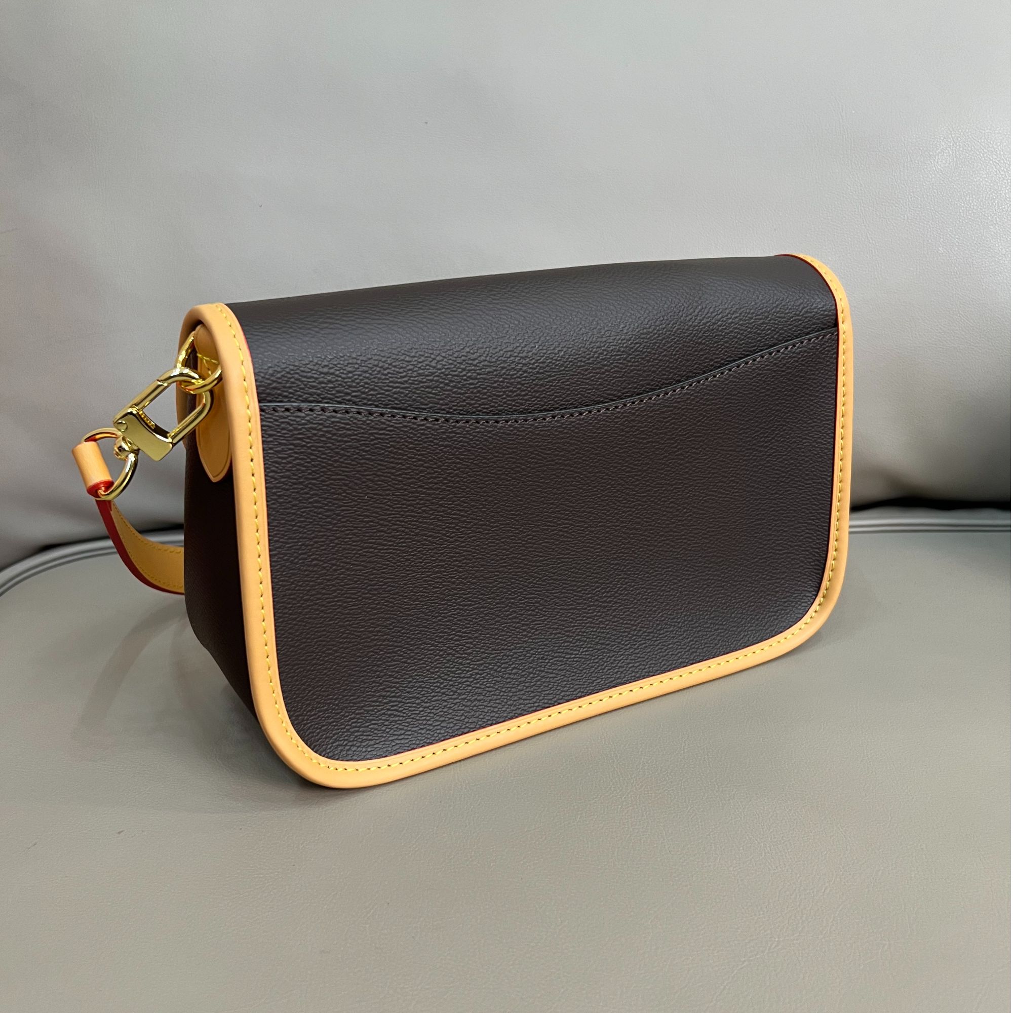 333 新款真皮时尚通勤休闲百搭经典单肩斜挎包