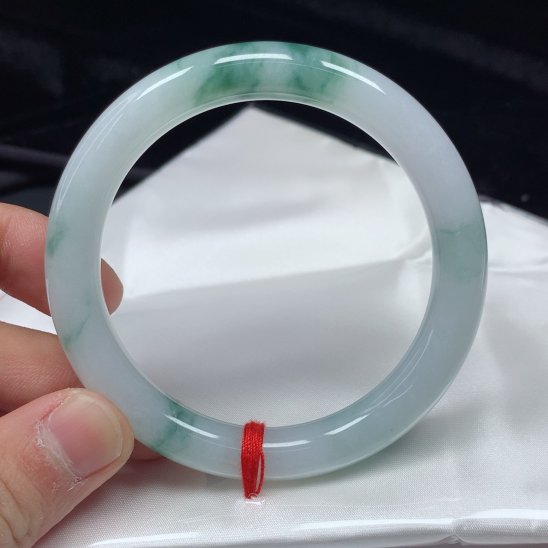 翡翠手镯（圆镯）未镶嵌56.2