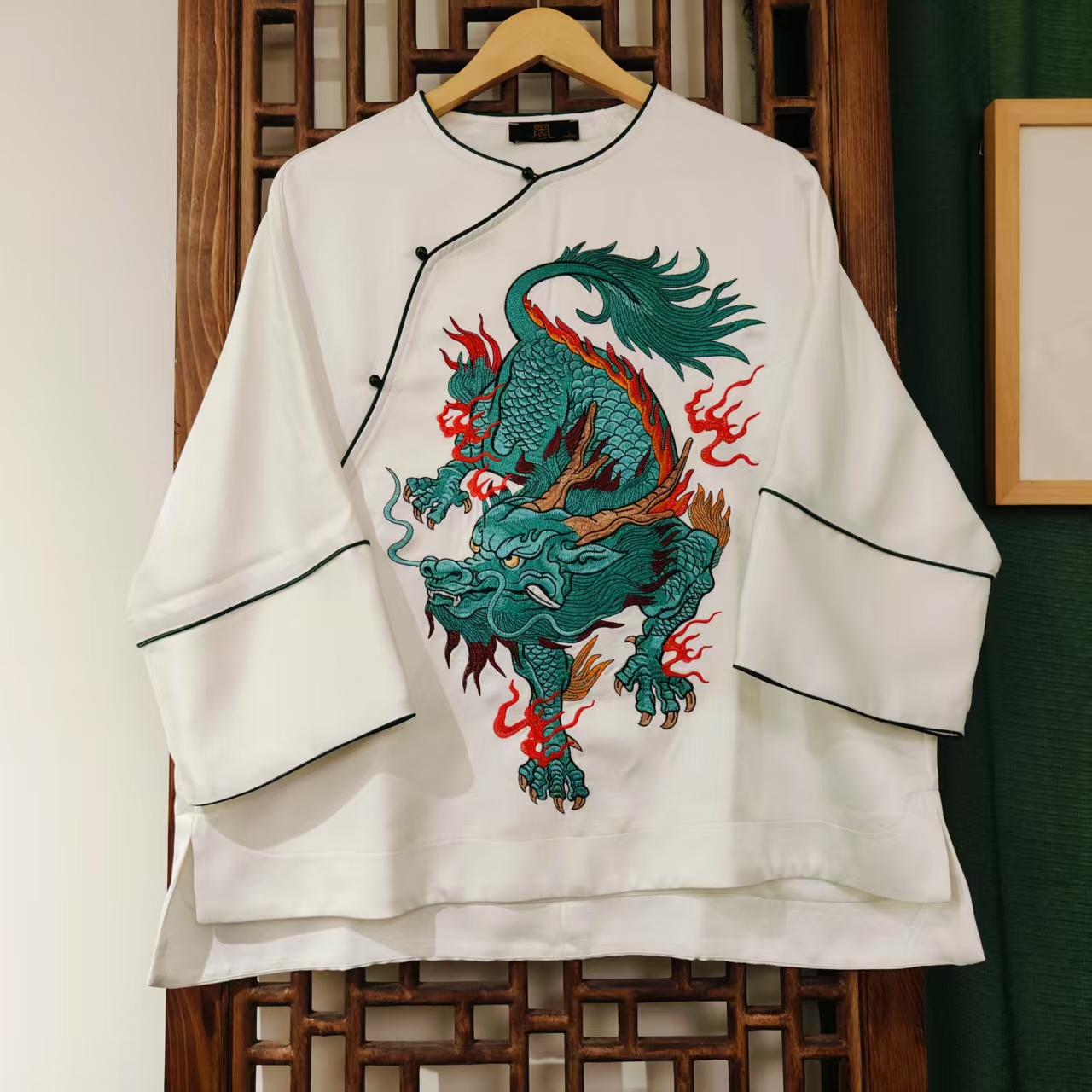  （LS128-18）凤徕兮私人定制白色光板底蓝色貔貅刺绣斜襟包边上衣