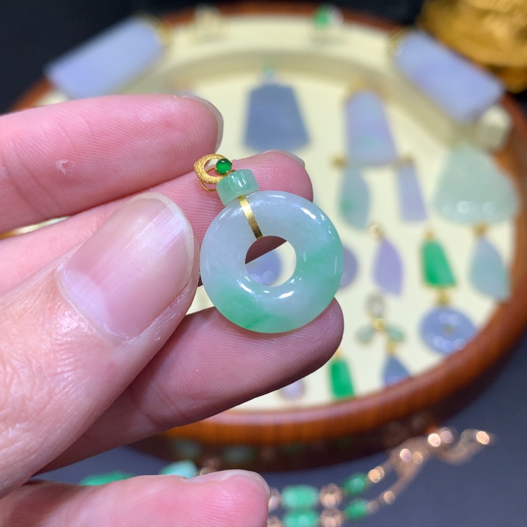 翡翠吊坠(不含链)18K金镶嵌