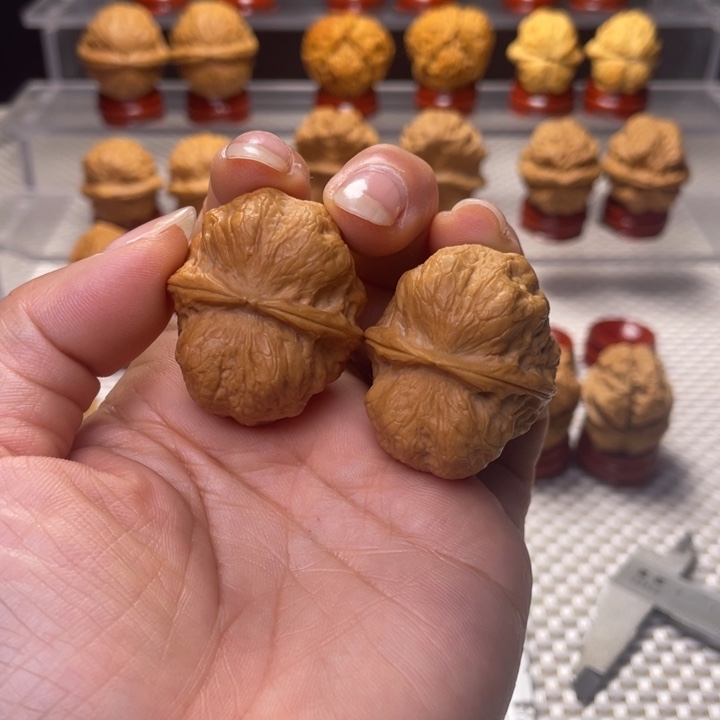 文玩核桃把件16玉龙金蟾