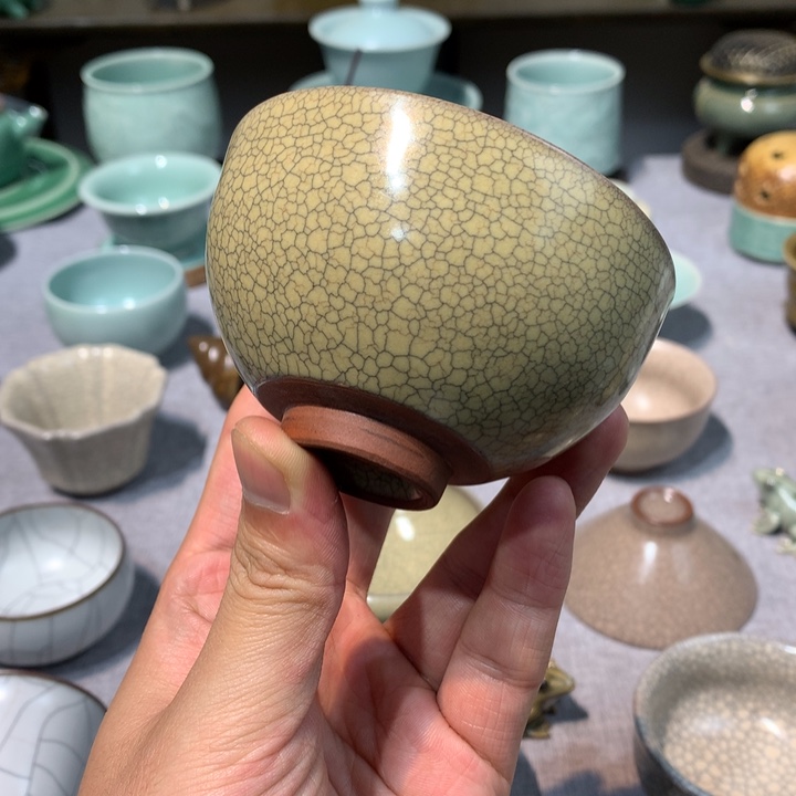 龙泉青瓷哥窑米黄釉