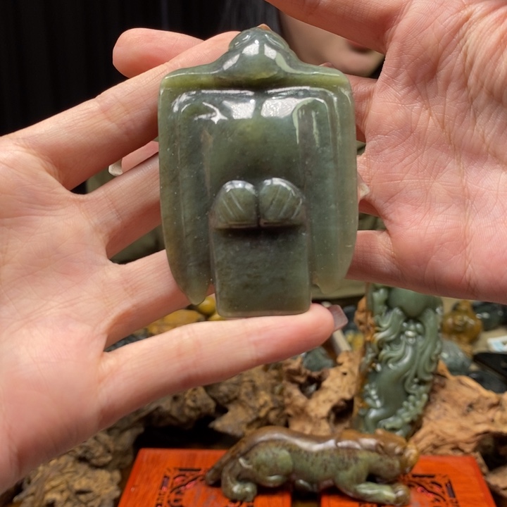 岫岩河磨玉（透闪石质玉）颈饰未镶嵌