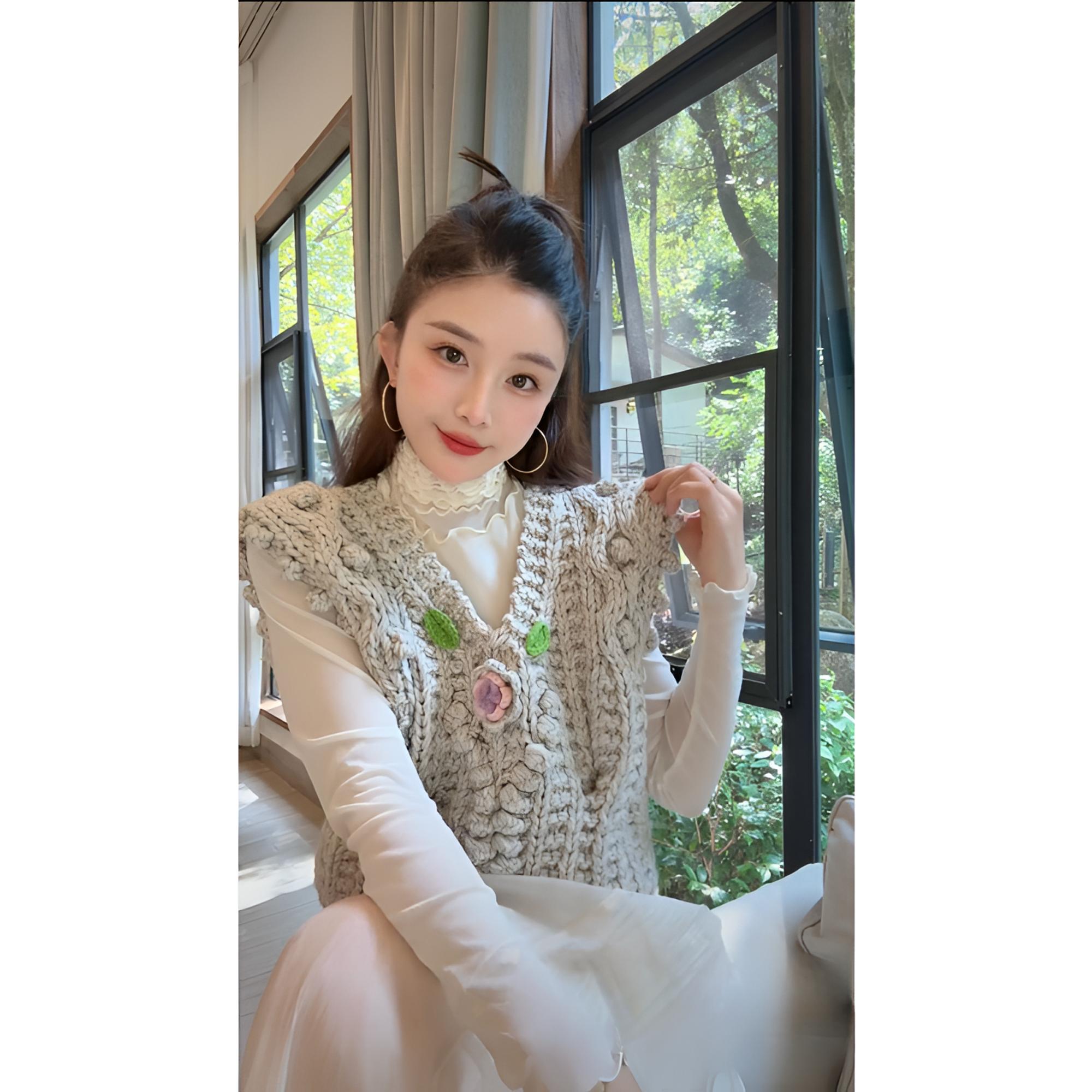 洋洋优选-秋冬新款复古慵懒风钩花V领手打毛衣马甲背心女 YY71975