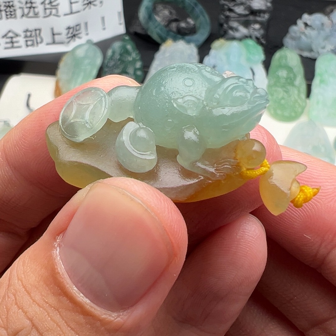 定制翡翠未镶嵌金蟾